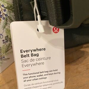 🆕 Lululemon Everywhere Belt Bag - Heritage Dark Green Camo. New with tags